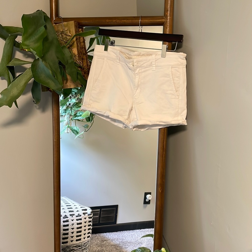 American Eagle AEO white chino style shorts
